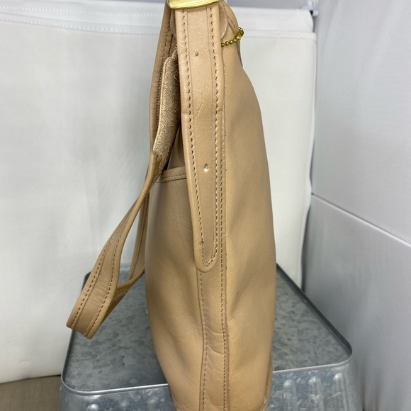COLDWATER CANYON HOBO-STYLE BUCKET SHOULDER BAG IN BEIGE - Picture 3 of 9